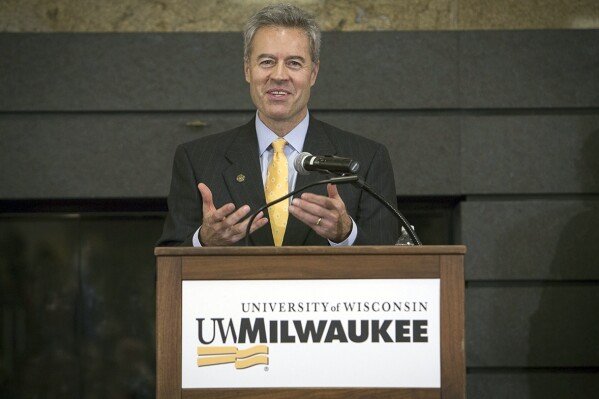 UW-Milwaukee chancellor will step down next year, return to teaching