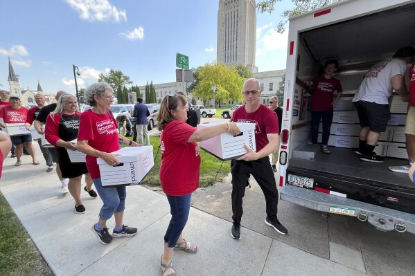 Ample signatures collected for referendum to repeal private school funding law, organizers say