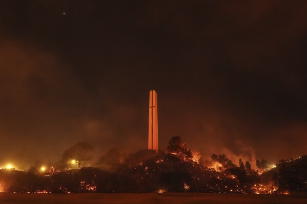 When fire threatened a California university, the school says it knew what to do